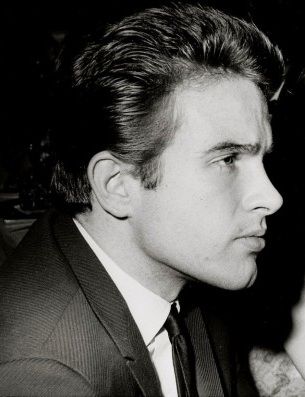 Warren Beatty 70s, Warren Beatty, Classic Cinema, Men Faces, Hollywood Men, Movie Clips, Celebrity Families, Movie Clip, Henry Cavill