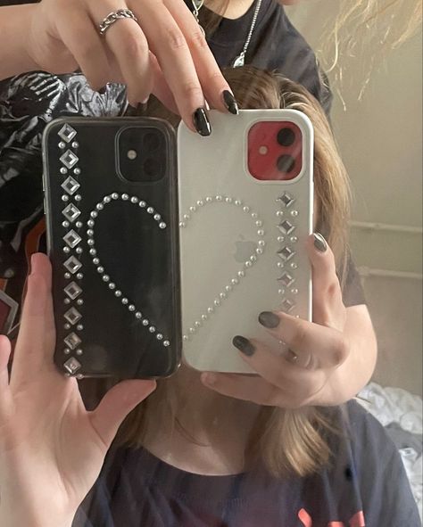 Matching Phone Cases Bff, Aesthetic Besties, Matching Aesthetic, Balzam Na Pery, Friends Phone Case, Matching Phone Cases, Diy Photo Book, Crystal Phone Case, Bullet Journal Font