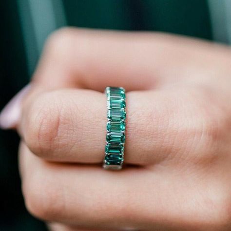 Emerald Cut Wedding Band, Handmade Anniversary Gifts, Emerald Cut Eternity Band, Pear Moissanite Engagement Ring, Green Moissanite, Dainty Band, Emerald Cut Diamond Ring, Emerald Cut Engagement, Zierlicher Ring