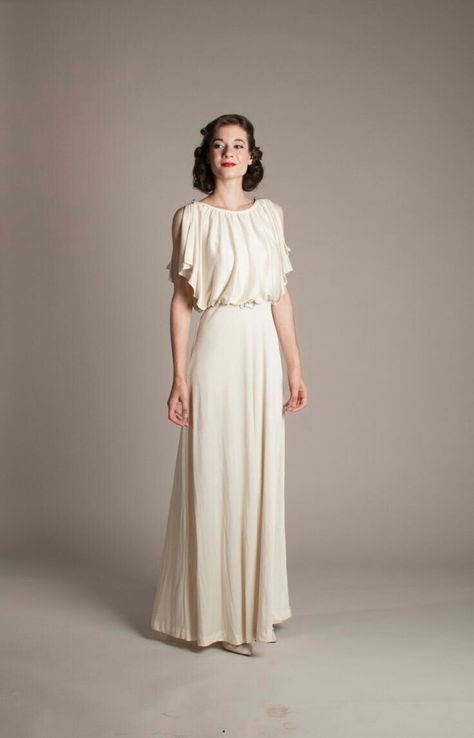 Vintage bridesmaids dress Vintage Bridesmaid Dresses, Dresses By Style, Vintage Bridesmaids, 1930s Style, Robes Vintage, Essense Of Australia, Bridesmaid Dress Styles, Trendy Wedding Dresses, Summer Dresses For Wedding Guest