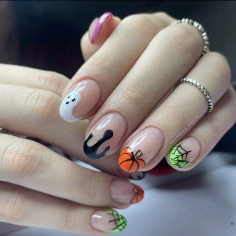 Gelish Halloween, Spooky Nail Designs, Country Acrylic Nails, Halloween Nail Colors, Spooky Halloween Nails, French Manicure Acrylic Nails, Halloween Nail Art Tutorial, Spooky Nail, Elegant Touch Nails