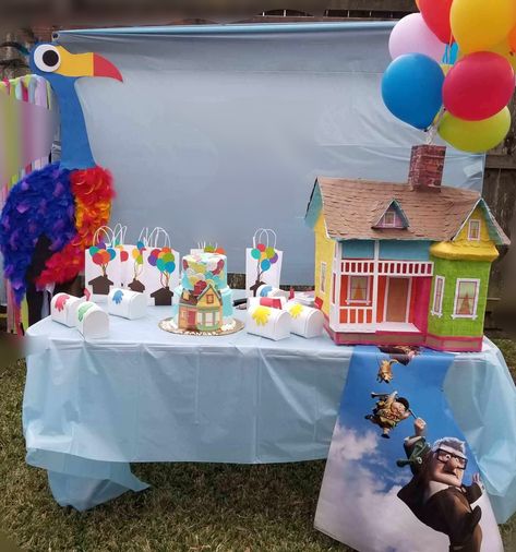 Up Theme Centerpiece, Up Theme First Birthday, Up Theme Backdrop, Up Birthday Party Theme, Up Movie Decorations, Disney 1st Birthday Boy Up, Up Themed Party Pixar, Up Birthday Theme, Up First Birthday Party