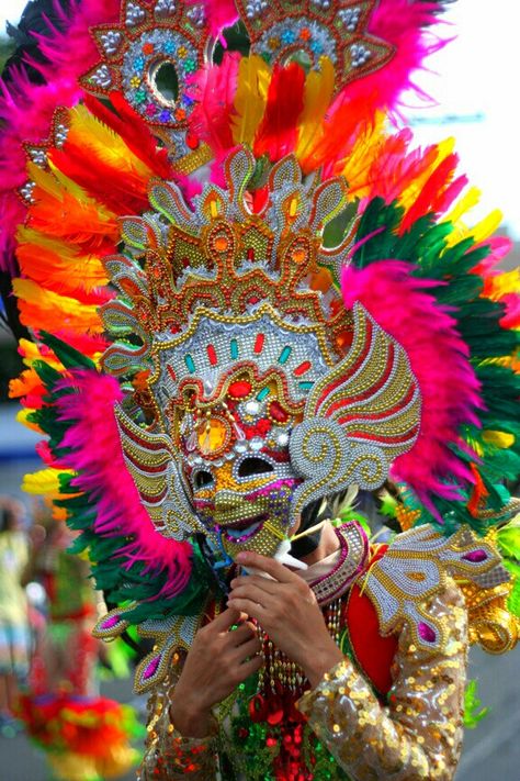 Masskara Festival Philippines Festival Headdress Philippines, Filipino Mask, Maskara Festival, Masskara Festival, Sinulog Festival, Seussical Costumes, Diy Festival, Bacolod City, Festival Headpiece