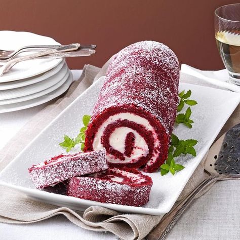 Red Velvet Cake Roll Recipe, Red Velvet Roll, Red Velvet Cake Roll, Recipes Using Cake Mix, Red Velvet Recipes, Cake Roll Recipes, Cake Wraps, Red Cake, Roll Recipe