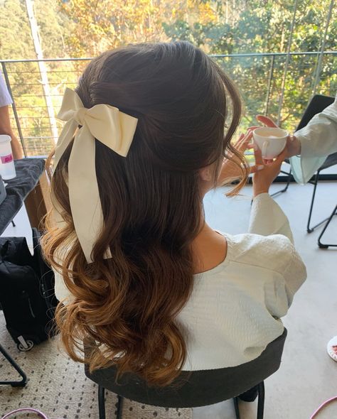 Same brief, three bridesmaids, but working with their different textures and lengths 🫶🏼 notice how the styles aren’t exact cookie-cutter replicas of one another, but they’re in HARMONY 🦋 this half up style is SO cute with it’s bow accessory and I just love when a bride trusts me to run with a brief, while allowing small tweaks that make one style suit each bridesmaid. Especially working with those gorg natural curls 🤩 all I had to do was tame any frizz and define some of those spirals - per... Bride Hairstyles With Bow, Bridesmaid Hair Bow, Wedding Hairstyles With Bow, Half Up Half Down Hair With Bow, Half Up Half Down With Bow, Bridesmaid Hair Bows, Three Bridesmaids, Lana Concert, Hair Bridesmaids