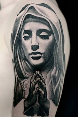 Riccardo Bottino Hail Mary Tattoo, Tattoo With Skull, Mother Mary Tattoos, Maria Tattoo, Virgin Mary Tattoo, Mary Tattoo, Tattoo Inspiration Men, Religious Tattoo, Jesus Tattoo