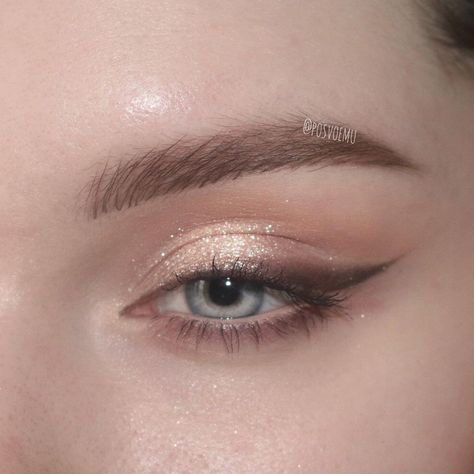 Shiny Makeup, Minimalist Makeup, Eye Makeup Pictures, Braut Make-up, Makijaż Smokey Eye, Evening Makeup, Fancy Makeup, Makeup Eye Looks, Eye Makeup Art