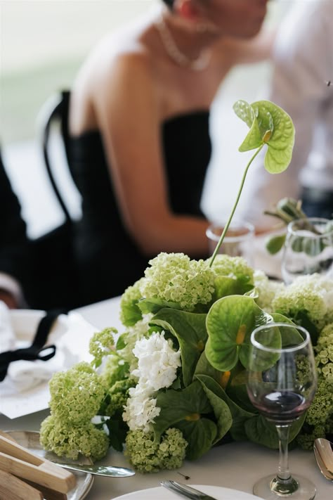 Real Wedding | Bree + Timothy Flower Bouquet Green And White, Green White Wedding Table Decor, Green And White Wedding Florals, Wedding Decor White And Green, Contemporary Wedding Flowers, Green Wedding Florals, Green White Decor, Wedding Decor Green, Green Tablescape