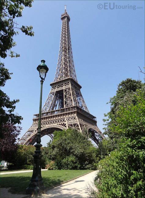 champ de mars - Google Search Paris Tourist Attractions, Paris Tourist, Place Vendome, Paris Images, Duke Of York, French Garden, Paris Eiffel Tower, Paris Photos, Best Cities