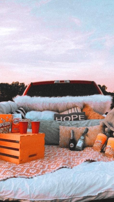 Truck Bed Proposal, Picnic Romantic, Truck Bed Date, Dream Couple, Romantic Date Night Ideas, 18th Bday, Fall Picnic, Fall Night, Romantic Couples Photography