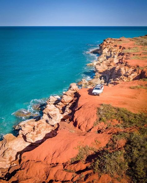 Australia on Instagram: “When you can see nothing but red dirt, blue water and a 4WD, you know you’re definitely in @thekimberleyaustralia! @joncorpus.photography…” Western Australia Aesthetic, Australia Aesthetic, Broome Western Australia, Outback Australia, Red Dirt, Great Ocean Road, Perth Australia, Island Home, Western Australia