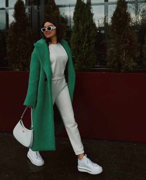 Green Teddy Coat Outfit, Teddy Coat Outfit Winter, Green Coat Outfit, Green Cardigan Outfit, Curvy Winter Outfits, Modest Winter Outfits, Trendy Winter Fashion, Chic Winter Outfits, Stylish Winter Outfits