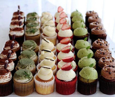 French Cupcakes, Cupcakes Fancy, Gourmet Cupcake, Food Collage, Tiny Cakes, Cupcake Cake Designs, Gourmet Cupcakes, Cute Baking, Baking Business