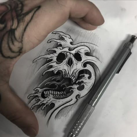 Japanese Flash, Dragon Head Tattoo, Water Tattoo, Tatuaje A Color, Traditional Tattoo Art, Old Tattoos, Modern Tattoos, Japanese Tattoo Designs, Skull Tattoo Design