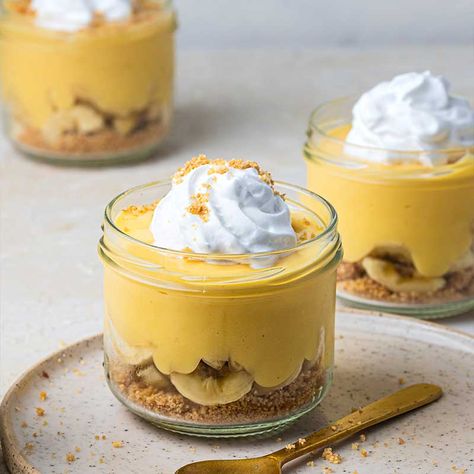 Banana Custard, Dessert Pots, Baked Custard, Us School, Natural Food Coloring, Healthy Sweet Treats, Digestive Biscuits, Vegan Banana, Vegan Condiments