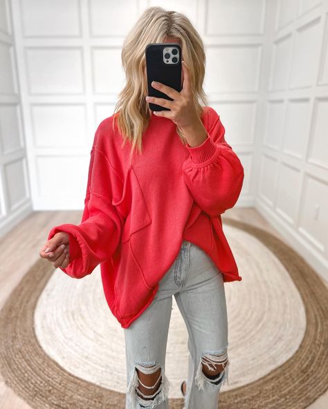 t r a n s i t i o n pieces we HAVE to have 🛍️ Long Sleeve Outfit Ideas, Outfits With Sweaters, Christmas Outfits Casual, Fair Fits, Over Size Sweater, Young Mom Style, Romper Fall, Boutique Outfits, Store Photos