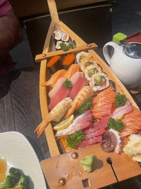 #sushi #sushiboat #food #Japanese #Japanesefood #dinner #meal #yummy #fish #seafood #aesthetic #inspo #inspiration #photoinspo Seafood Aesthetic, Sushi Boat, Food Japanese, Dinner Meal, Fish Food, Japanese Food, Fish Recipes, No Cook Meals, Whole Food Recipes