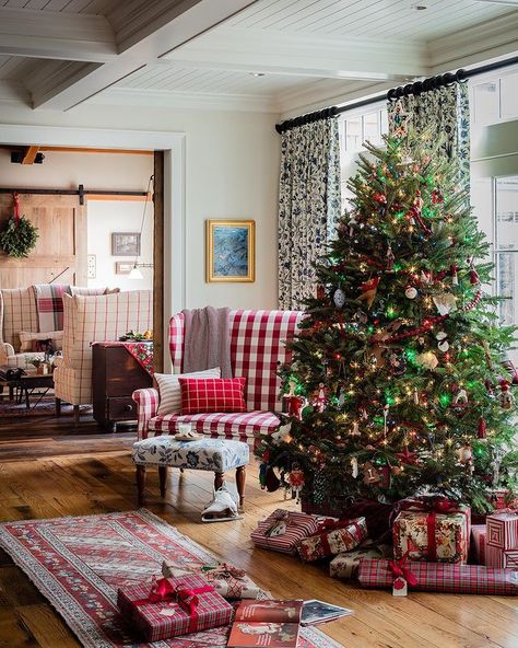 Kathy Marshall on Instagram: “Oh Christmas Tree! This beautiful New England family room changes effortlessly with the seasons, and is the perfect place to gather for a…” New England Christmas, England Christmas, Oh Christmas Tree, Side Sleeper Pillow, Christmas Interiors, Instagram Christmas, 2020 Trends, Interior Ideas, Best Interior