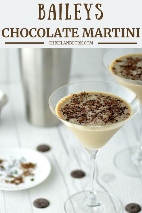 This Baileys chocolate martini is dessert in a glass and is kicked up a notch from a traditional chocolate martini by adding Baileys Irish Cream. #baileyschocolatemartini #chocolatemartini #martinirecipe #partydrink #holidaydrink | chiselandfork.com Baileys Chocolate Martini Recipe, Baileys Chocolate Martini, Chocolate Baileys Cocktail, Melon Cocktail, Chocolate Martini Recipe, Baileys Recipes, Desserts In A Glass, Chocolate Martini, Martini Recipe