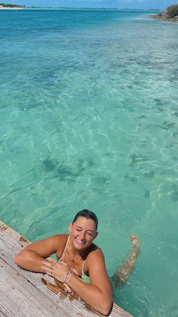 Natalie Downey Instagram, Natile Zacek, Beach Girlies, Natalie Zacek, Sunset Photoshoot Ideas, Natalie Downey, Bahamas Trip, Mexico Pictures, Camera Pics