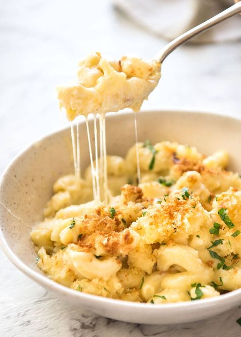 An epic Baked Mac and Cheese! Perfect in every way, the ultimate comfort food. www.recipetineats.com Baked Mac And Cheese Recipe, Churro Cheesecake, Bake Mac And Cheese, Macaroni Cheese Recipes, Best Mac And Cheese, Creamy Mac And Cheese, Recipetin Eats, Baked Mac N Cheese, Baked Mac