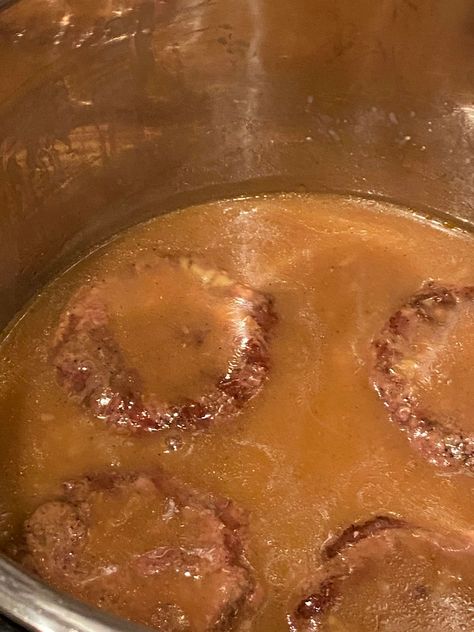 Pressure Cooker Salisbury Steak, Easy Hamburger Meat Recipes Instant Pot, Salsbury Steak Insta Pot, Insta Pot Hamburger Recipe, Instant Pot Hamburger Gravy, Instant Pot Hamburger Steak And Gravy, Instant Pot Hamburger Steak, Hamburger Steak With Brown Gravy Instant Pot, Frozen Hamburger Instant Pot