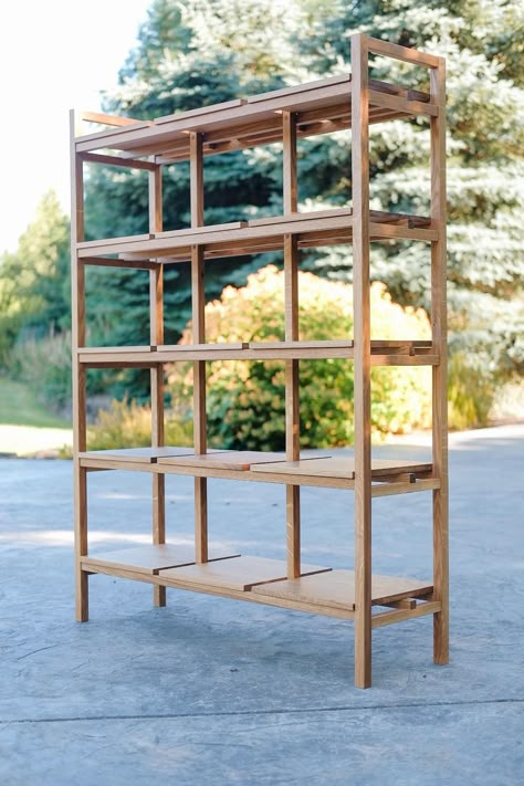 Oak Bookshelf, Oak Bookshelves, Timber Shelves, Open Bookshelves, Built In Furniture, Plant Shelves, Furniture Details, Mid Century House, Fine Furniture