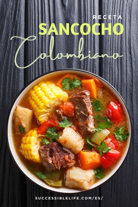 Imagen de un plato de Sancocho Colombiano casero, una sopa abundante con pollo, plátano, yuca, maíz y otros ingredientes tradicionales. Colombian Sancocho Recipe, Sancocho Recipe, Sancocho Colombiano, Spanish Food, Maze Runner, Latin America, Central America, Food Ideas, Columbia