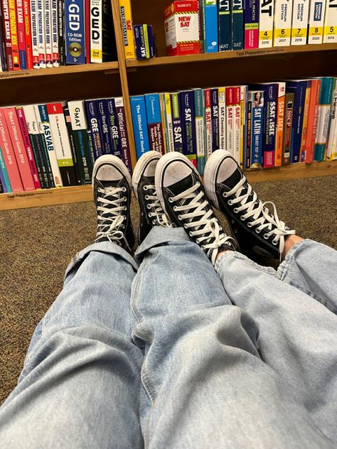 Matching Converse Couple Aesthetic, Bookstore Aesthetic Couple, Book Besties Aesthetic, Converse Couple, Converse Girl Aesthetic, Matching Converse, Bookstore Date Aesthetic, Book Date Aesthetic, Romance Novel Aesthetic