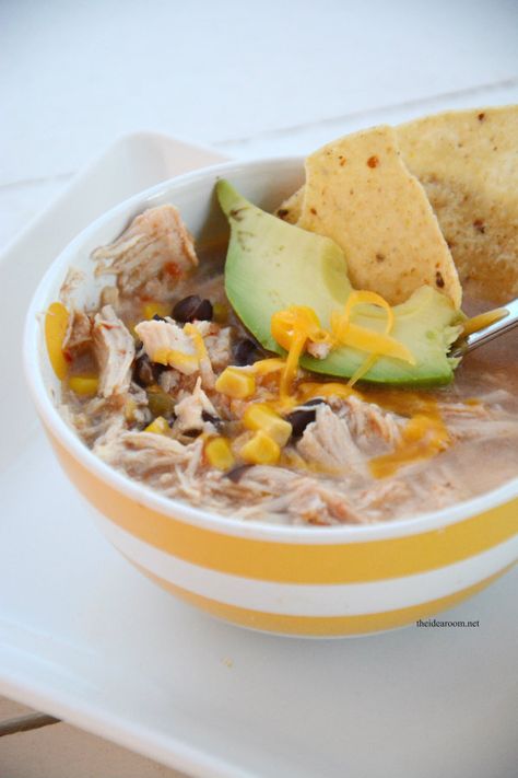 Crock Pot Chicken and Black Bean Soup Black Bean Chicken Soup, Bean Chicken Soup, Fajita Soup, Chicken Fajita Soup, Black Bean Soup Recipe, Black Bean Chicken, Six Sisters Stuff, Crock Pot Chicken, Bean Soup Recipes