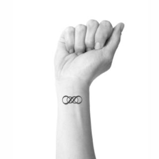 Double infinity - love, success, health and happiness plus it's the symbol for the tv show revenge Infinity Tattoo Wrist, Double Infinity Tattoo, 2012 Tattoo, Double Infinity Tattoos, Infinity Tattoo Designs, Double Infinity, Hand And Finger Tattoos, Tattoo Wrist, Cute Tats