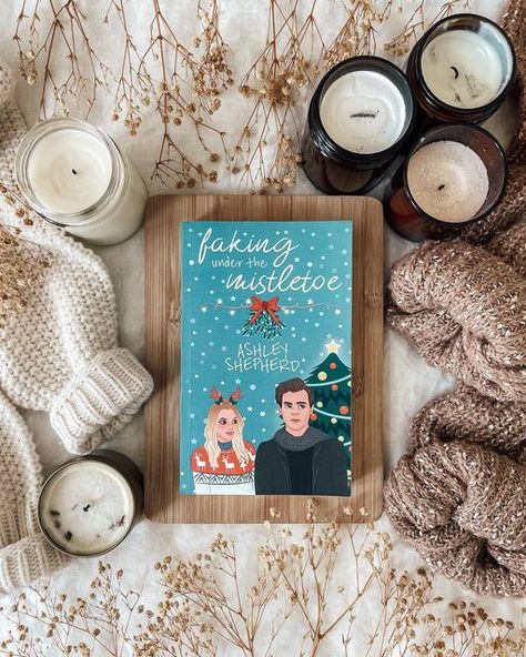 Winter Books Aesthetic, Winter Book Aesthetic, Christmas Book Aesthetic, Bookstagram Christmas, Romance Book Aesthetic, Holiday Cheermeister, Grumpy X Sunshine, Bookstagram Ideas, Workplace Romance