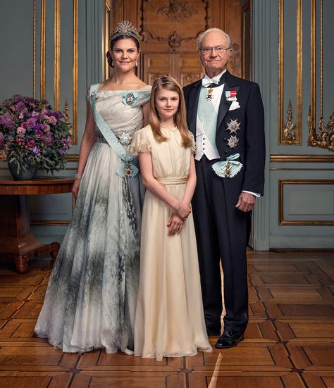 Kroonprinses Victoria, Royal Families Of Europe, Princess Sofia Of Sweden, Royal Clothes, Princesa Real, Royal Family Pictures, Pale Pink Dress, Swedish Royalty, Princess Victoria Of Sweden