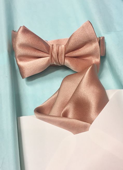 Rose gold bow tie and pocket square for a wedding day. Champagne Bow Tie Groomsmen, Rose Gold And Black Wedding Theme Neckties, Classic Gold Bow Tie For Wedding, Pink Satin Bow Tie For Wedding, Rose Gold Bow Tie, Gold Pocket Square, Rose Gold Tie, Gold Bowtie, Groomsmen Outfit