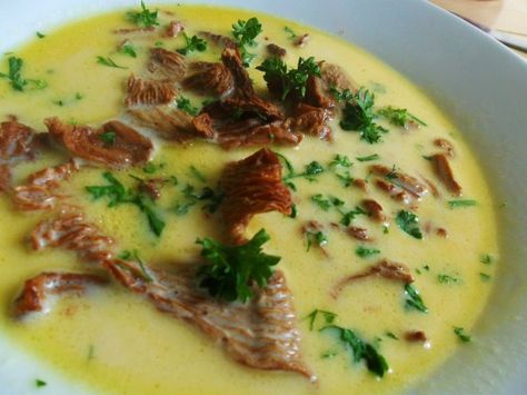 Chanterelle soup- Finnish style. Finnish Style, Expensive And Difficult, Curry Stew, Hello Fresh, The Kings, Hearty Soups, Mushroom Soup, Cheeseburger Chowder, Family Meals