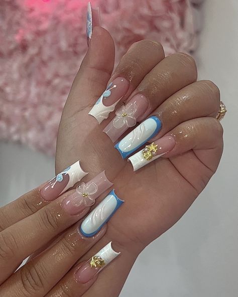 ig: nailsxlizeth_ Blue Nails Charms, Blue Wave Nails Acrylic, Blue And White Nail Ideas, Blue And White Nail, White Nail Ideas, Blue And White Nails, White Nail, Blue Nails, White Nails