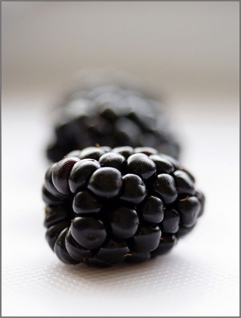 Blackberry Crisp, Whats In Season, Types Of Fruit, Fruit Photography, Fruit And Veg, Natural Food, Shades Of Black, Fruits And Veggies, Black Is Beautiful