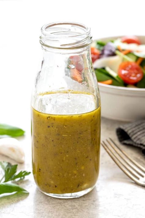 Italian dressing is great with crisp greens for a healthy salad, works well as a marinade, or toss it with noodles for a pasta salad. #italiandressing #saladdressing #salad #italian Salads Dressing, Greek Salad Dressing Recipe, Salad Italian, Amazing Salads, Italian Dressing Recipes, Homemade Dressings, Vinegar Salad Dressing, Homemade Italian Dressing, Greek Salad Dressing