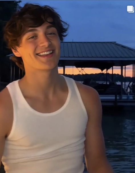 Cute Male Celebrities, Male Celebrity Crush, Parker Rooney, Asher Angle, Teen Actors, Crush Movie, Asher Angel, Male Singers, Handsome Celebrities