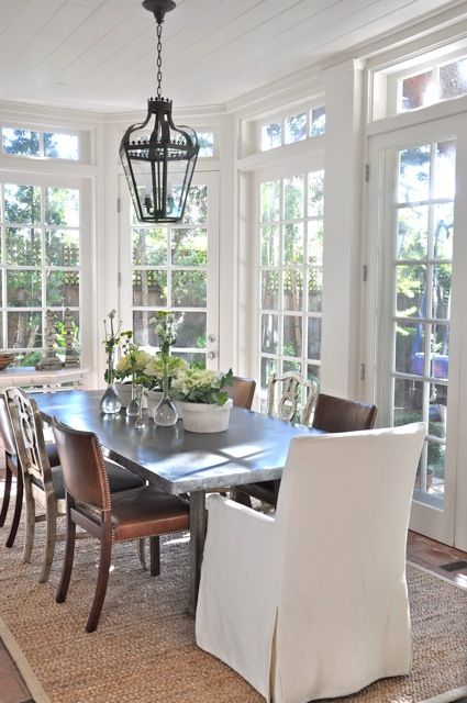 Sunroom Lighting, Sunroom Dining Room, Louisiana House, Sunroom Dining, Small Sunroom, Breakfast Rooms, Glam Pad, Sunroom Designs, Traditional Interior Design