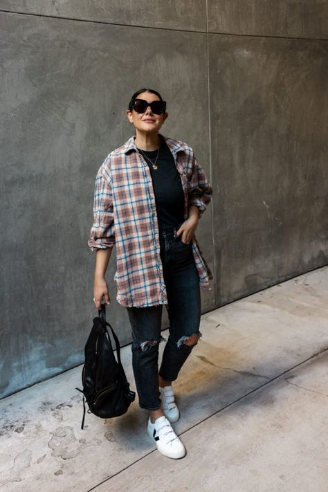 Oversized Casual Outfits, Oversized Flannel Outfits, Flannel Shirt Outfit, Kendi Everyday, Winter Flannel, Blazer Outfits For Women, Flannel Outfits, Oversized Flannel, Oversize Casual