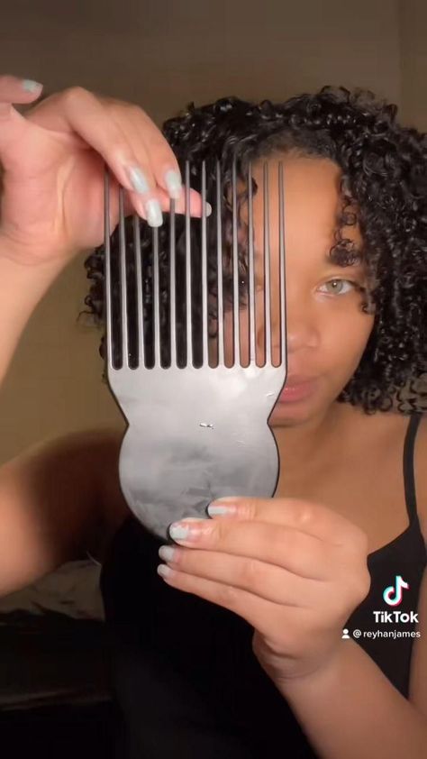 My first time finger coiling my hair in years Finger Coils Natural Hair, Coiling Natural Hair, Dyed Curly Hair, Curly Hair Care Routine, Mixed Curly Hair, Curly Hair Videos, Hair Coils, Cute Curly Hairstyles, Curly Hair Styles Easy