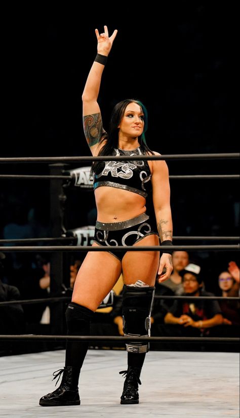 Aew Women, Kris Statlander, Wrestling Pics, Wwe Female, Kenny Omega, Wwe Female Wrestlers, Pro Wrestler, Wrestling Divas, Workout Motivation Women