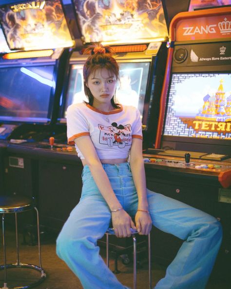 80s Arcade Photoshoot, Arcade Photoshoot Aesthetic, Witchtober 2024, Arcade Pics, Arcade Photoshoot, Japan Photoshoot, Diner Ideas, Birthday Photoshoot, Art References