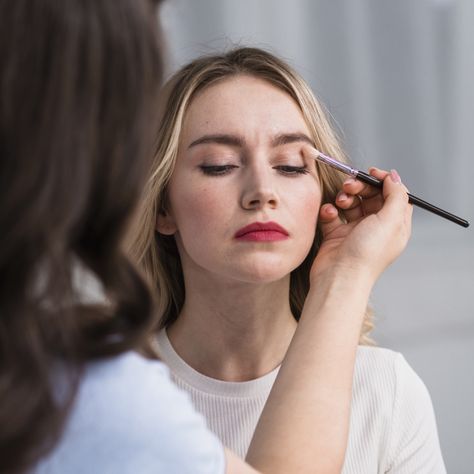 Young woman applying makeup by visage artist Skincare Shoot, Woman Applying Makeup, Makeup Class, Artists And Models, Applying Makeup, Celebrity Makeup Artist, Makeup Studio, Professional Makeup Artist, Film Set