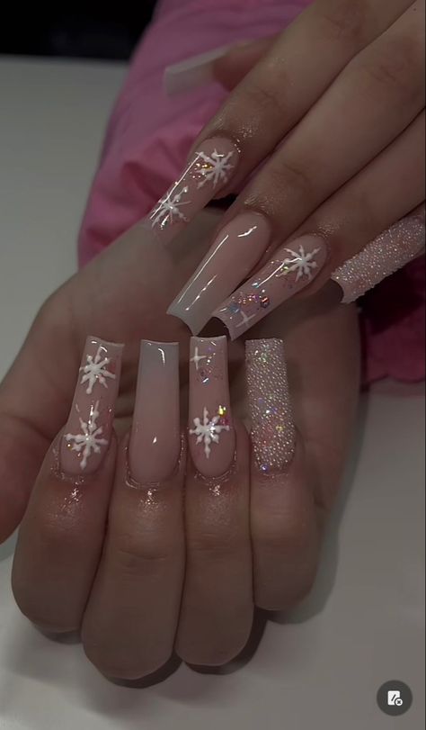 Tan Winter Nails, Nude Christmas Nail Designs, Beige Christmas Nails, Christmas Nude Nails, Christmas Nails Brown, Brown Christmas Nails, Nude Christmas Nails, Beige Christmas, Sns Nails Colors