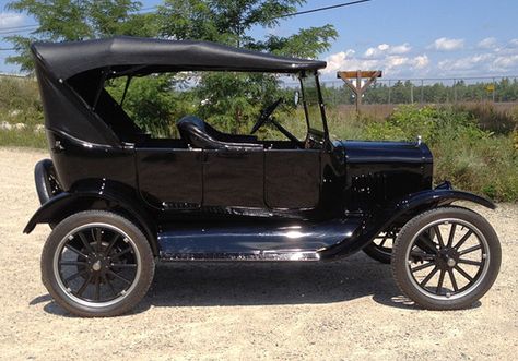 1924 Ford Model T - Car Review - MarketWatch Model T Car, Antique Cars Vintage, Toyota Car, Ford Model T, Cool Old Cars, Average Joe, Classic Car Restoration, Auto Retro, Vintage Vehicles