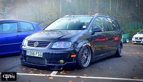 Vw Touran Modified, Caddy Camper, Vw Modified, Stanced Cars, Car Diy, Volkswagen Touran, First Cars, Volkswagen Caddy, Vw Touran