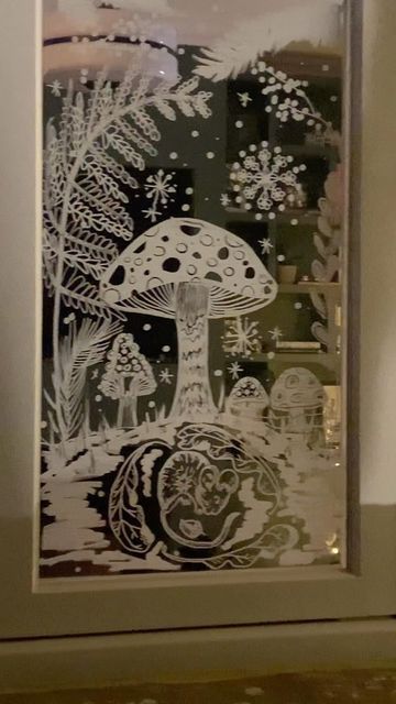 Window Wonderland Ideas, Woodland Christmas Window Display, Winter Woodland Window Display, Winter Mushroom Art, Woodland Window Display, Christmas Window Painting Hand Drawn, Painted Christmas Windows, Autumn Window Decorations, Winter Window Painting Ideas