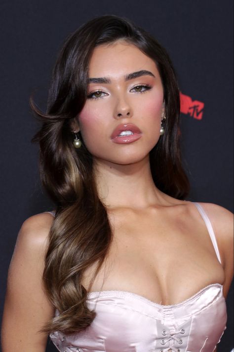 Madison Beer Makeup, Madison Bear, Beer For Hair, Madison Beer, Glam Makeup, Pretty Makeup, Cute Makeup, Makeup Inspo, Maquillaje De Ojos